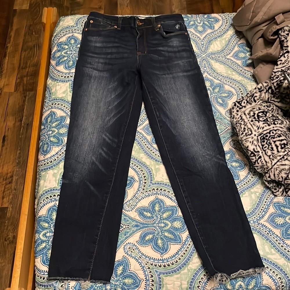 Plain high rise jeggings.